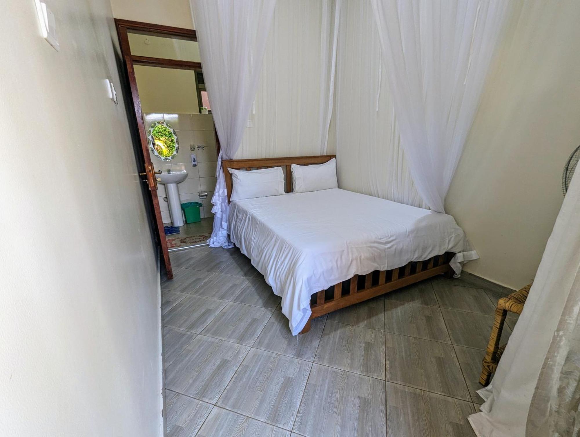 Oslo Gardens Bed & Breakfast 恩德培 外观 照片
